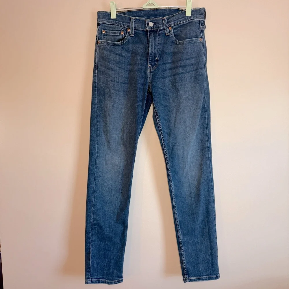 LEVI’S 502 TAPER FIT MEN'S JEANS SZ/ 29X32 In excellent condition